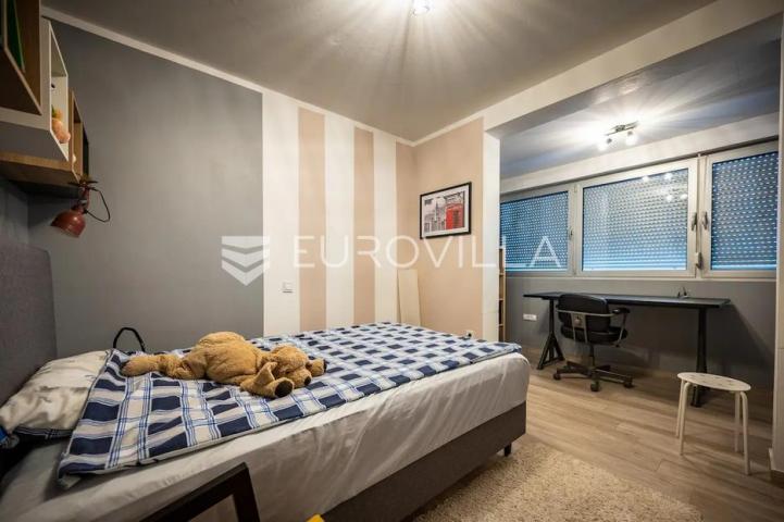 Istra, Medulin, višesoban penthouse s predivnom terasom i pogledom