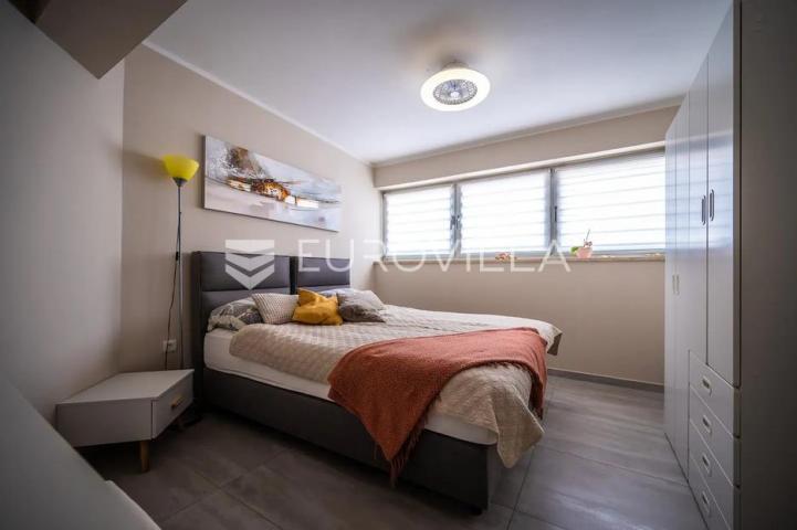 Istra, Medulin, višesoban penthouse s predivnom terasom i pogledom