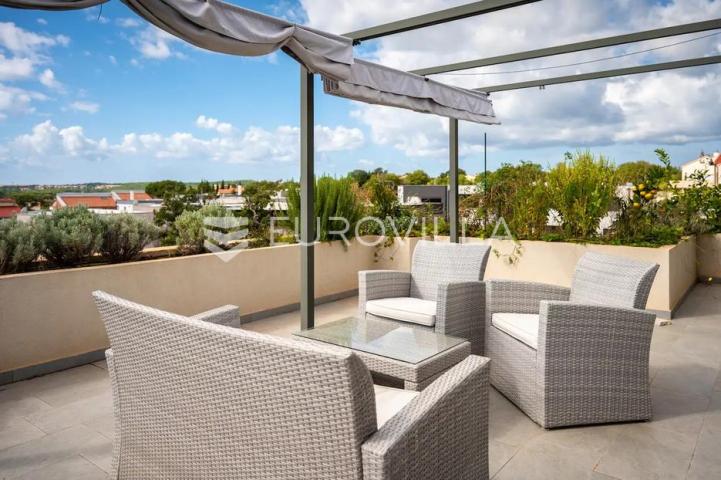 Istra, Medulin, višesoban penthouse s predivnom terasom i pogledom