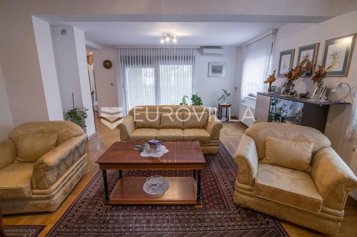 Zagreb, Maksimir, prekrasna obiteljska kuća na zemljištu 1450 m²