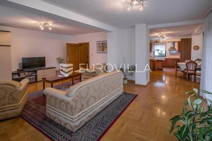 Zagreb, Maksimir, prekrasna obiteljska kuća na zemljištu 1450 m²