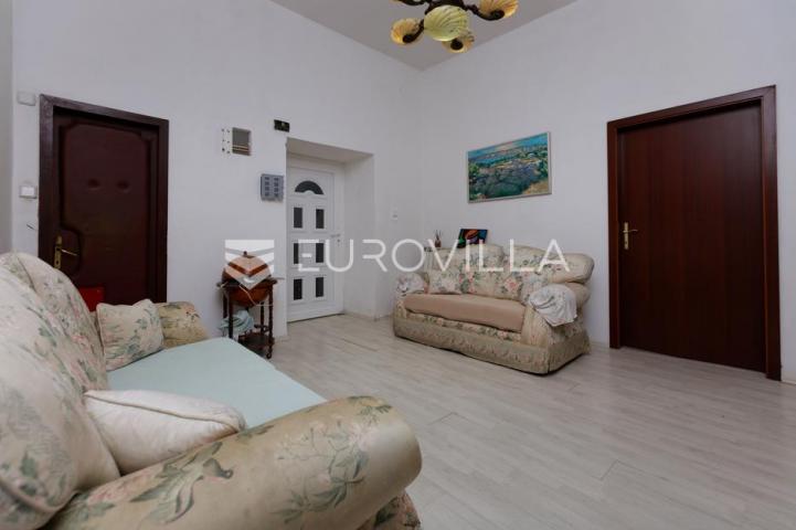 Opatija, Volosko, četverosoban stan 106 m², 70m od mora