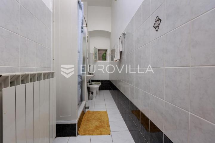 Opatija, Volosko, četverosoban stan 106 m², 70m od mora