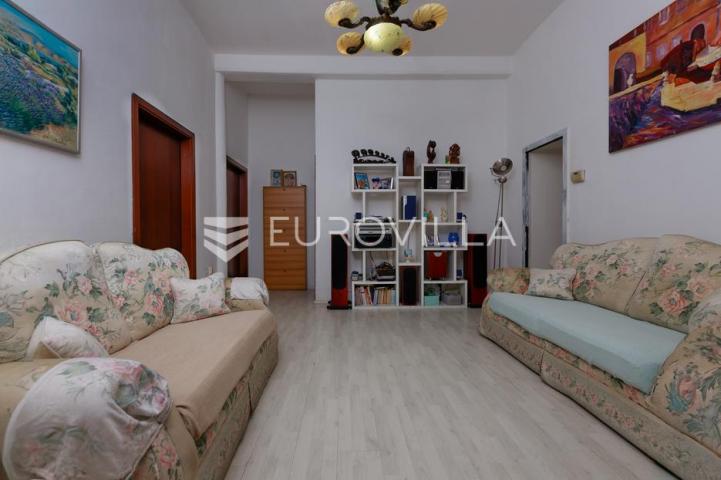 Opatija, Volosko, četverosoban stan 106 m², 70m od mora