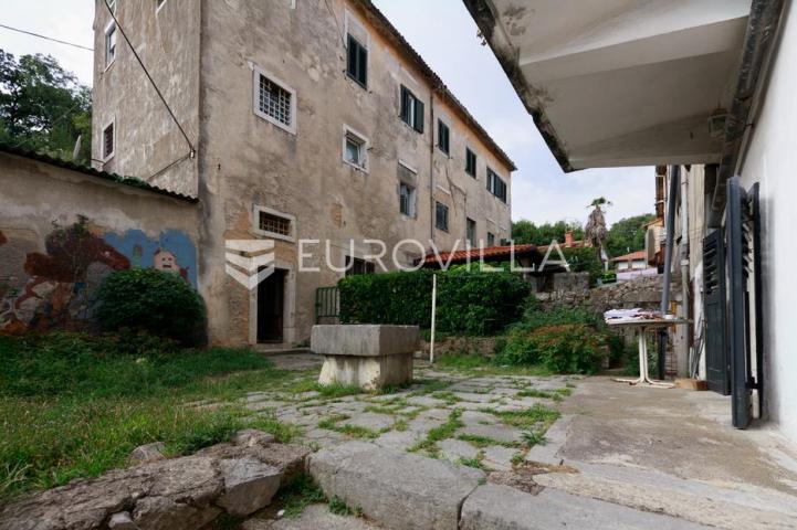 Opatija, Volosko, četverosoban stan 106 m², 70m od mora