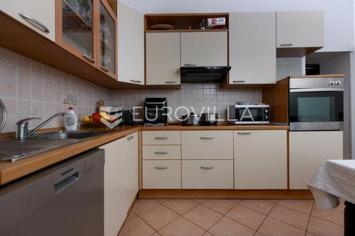 Opatija, Volosko, četverosoban stan 106 m², 70m od mora