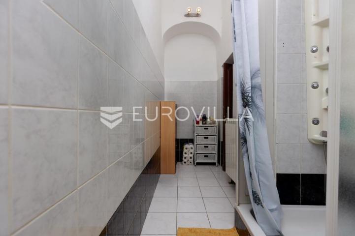 Opatija, Volosko, četverosoban stan 106 m², 70m od mora