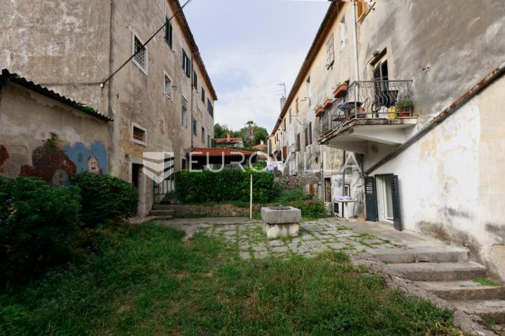 Opatija, Volosko, četverosoban stan 106 m², 70m od mora