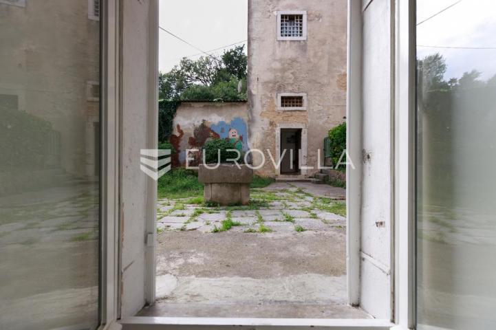 Opatija, Volosko, četverosoban stan 106 m², 70m od mora