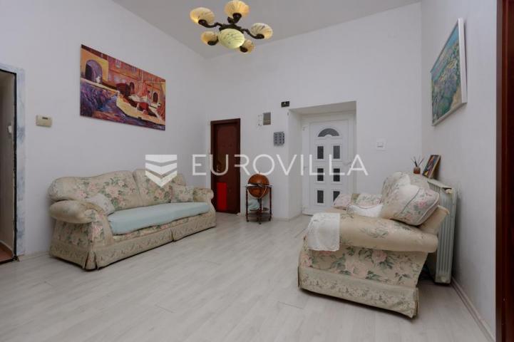 Opatija, Volosko, četverosoban stan 106 m², 70m od mora