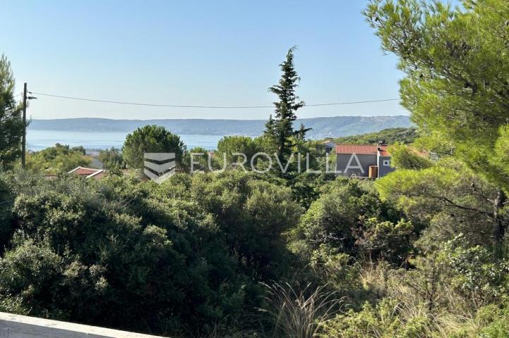 Kaštel Novi, moderna vila u izgradnji s bazenom i pogledom na more