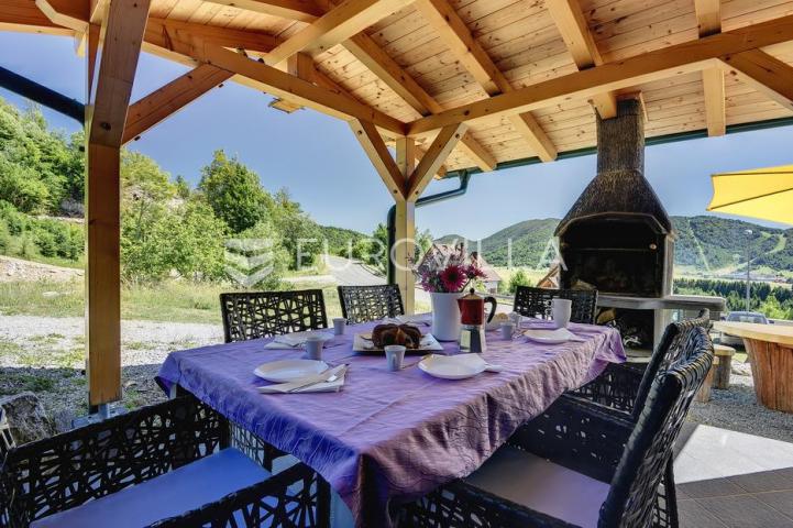 Mrkopalj, prekrasna drvena kuća 150 m2 u srcu Gorskog Kotara