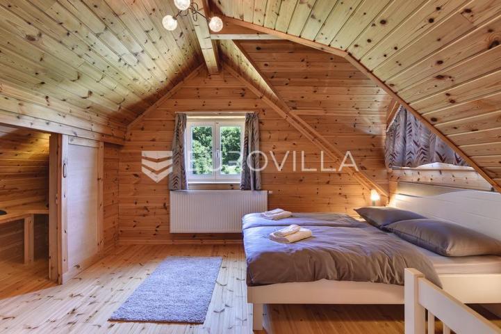 Mrkopalj, prekrasna drvena kuća 150 m2 u srcu Gorskog Kotara