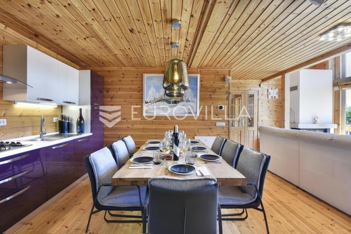 Mrkopalj, prekrasna drvena kuća 150 m2 u srcu Gorskog Kotara
