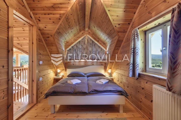 Mrkopalj, prekrasna drvena kuća 150 m2 u srcu Gorskog Kotara