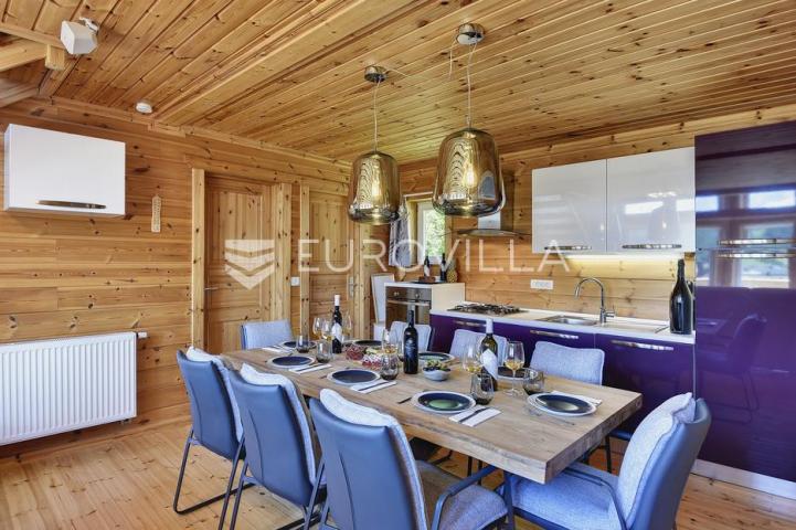 Mrkopalj, prekrasna drvena kuća 150 m2 u srcu Gorskog Kotara