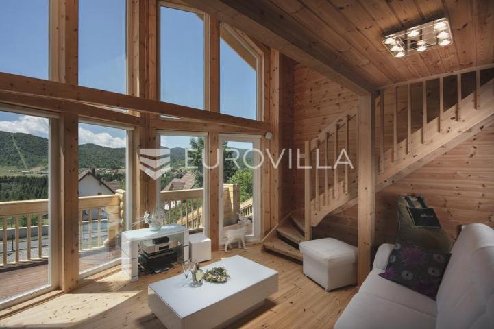 Mrkopalj, prekrasna drvena kuća 150 m2 u srcu Gorskog Kotara