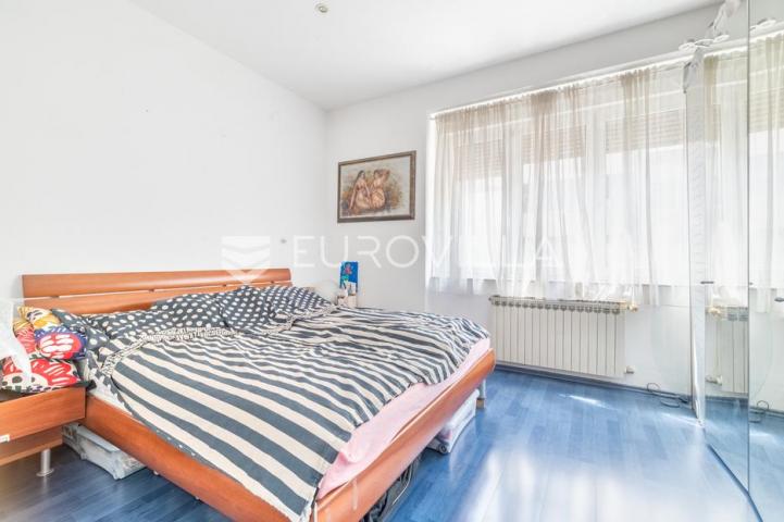 Zagreb, Centar, Domagojeva ulica, četverosoban stan 71 m2