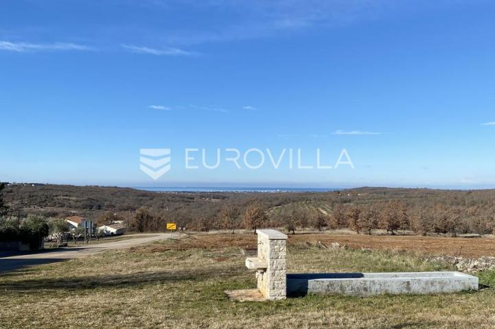 Istra, Buje, atraktivno zemljište 3906m2 od čega 1045m2 građevinsko - otvoreni pogled na more