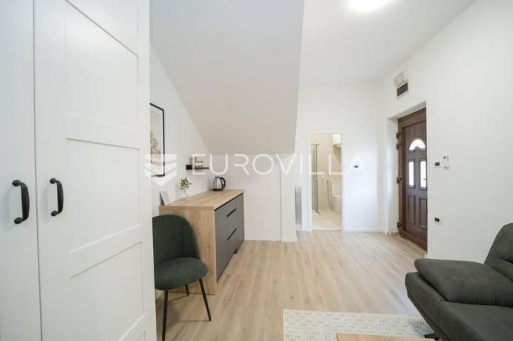 Istra, Umag, novouređeni aparthotel u blizini mora, 400m2