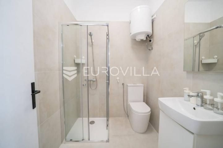 Istra, Umag, novouređeni aparthotel u blizini mora, 400m2