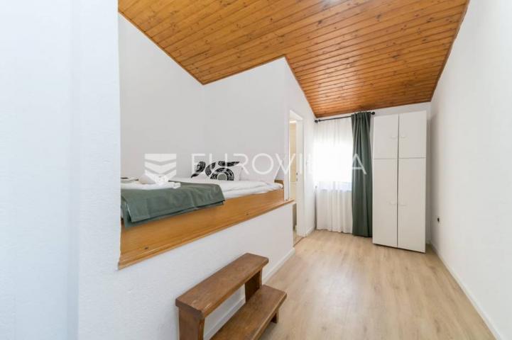 Istra, Umag, novouređeni aparthotel u blizini mora, 400m2