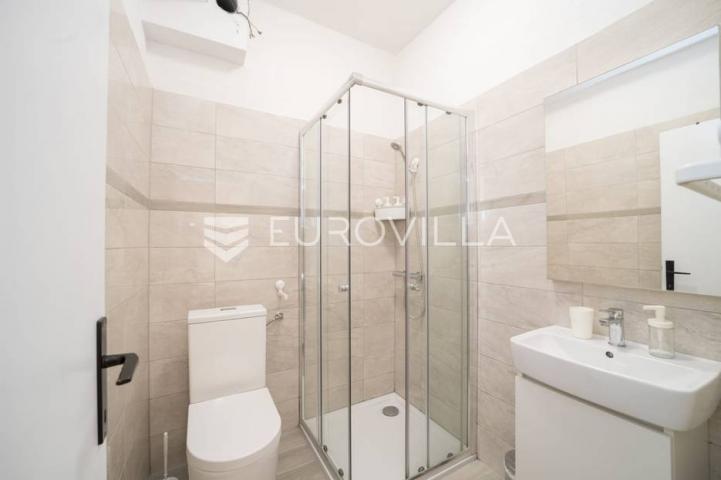 Istra, Umag, novouređeni aparthotel u blizini mora, 400m2