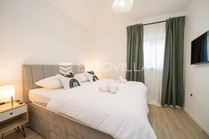 Istra, Umag, novouređeni aparthotel u blizini mora, 400m2