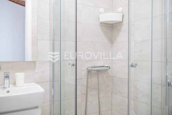 Istra, Umag, novouređeni aparthotel u blizini mora, 400m2