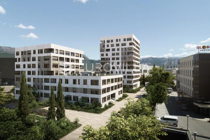 Split, Lora, vrhunski trosobni stan s pogledom na more površine 107,88 m2