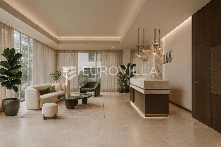 Split, Lora, vrhunski trosobni stan s pogledom na more površine 107,88 m2