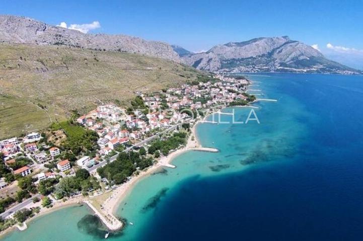 Duće pored Omiša građevinsko zemljište veliline 1870 m2, 200m od mora
