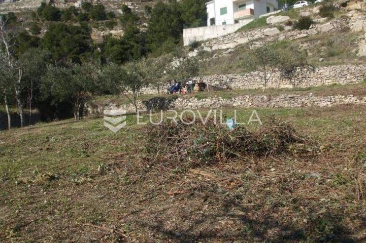Duće pored Omiša građevinsko zemljište veliline 1870 m2, 200m od mora