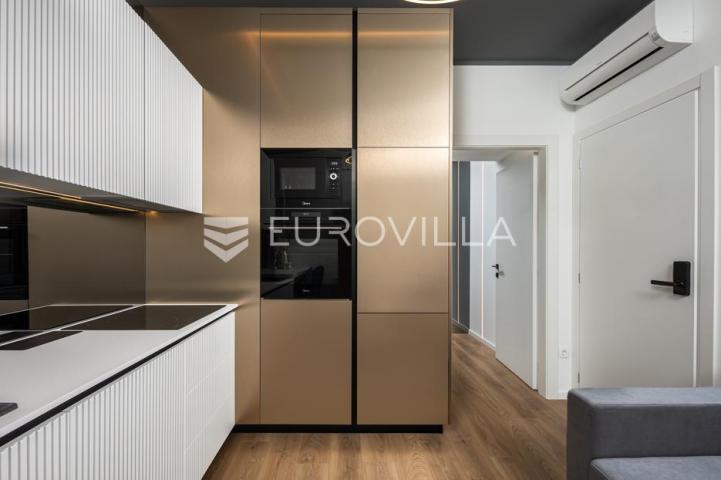 Rijeka, Centar, novouređen luksuzan stan 105 m² s tri apartmana
