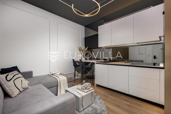 Rijeka, Centar, novouređen luksuzan stan 105 m² s tri apartmana