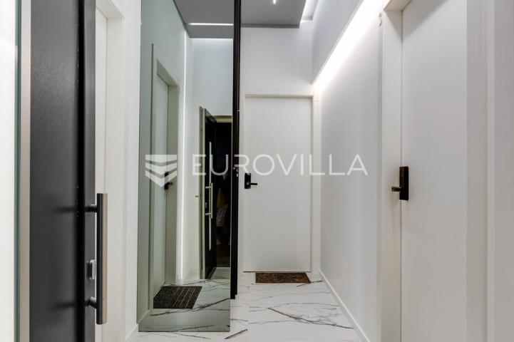 Rijeka, Centar, novouređen luksuzan stan 105 m² s tri apartmana