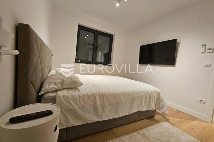Rijeka, Costabella, luksuzan trosoban stan 101.39 m²