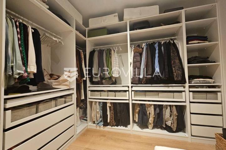 Rijeka, Costabella, luksuzan trosoban stan 101.39 m²