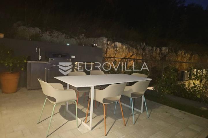 Rijeka, Costabella, luksuzan trosoban stan 101.39 m²