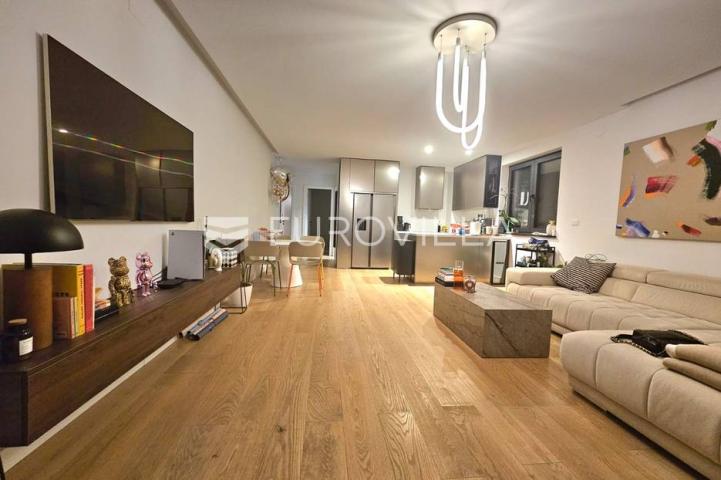 Rijeka, Costabella, luksuzan trosoban stan 101.39 m²