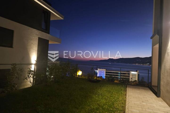 Rijeka, Costabella, luksuzan trosoban stan 101.39 m²