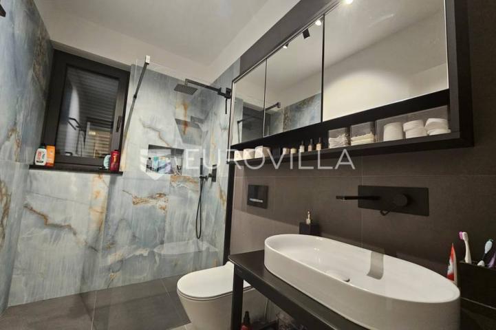 Rijeka, Costabella, luksuzan trosoban stan 101.39 m²