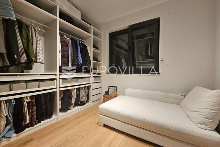 Rijeka, Costabella, luksuzan trosoban stan 101.39 m²