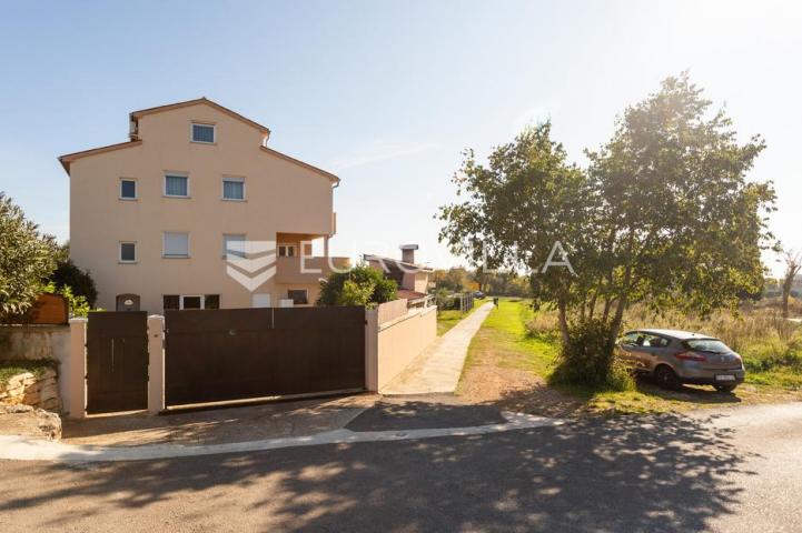 Istra, Vodnjan, dvosoban stan, 2 parking mjesta, ostava
