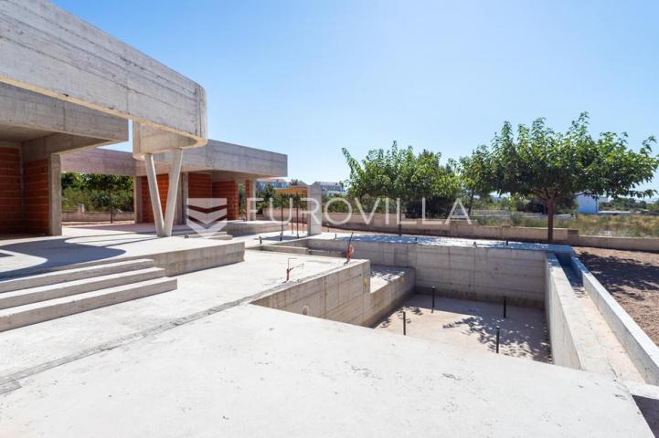 Vodice, prekrasna i prostrana vila s bazenom, 730,25 m²