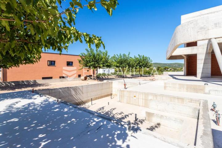Vodice, prekrasna i prostrana vila s bazenom, 730,25 m²