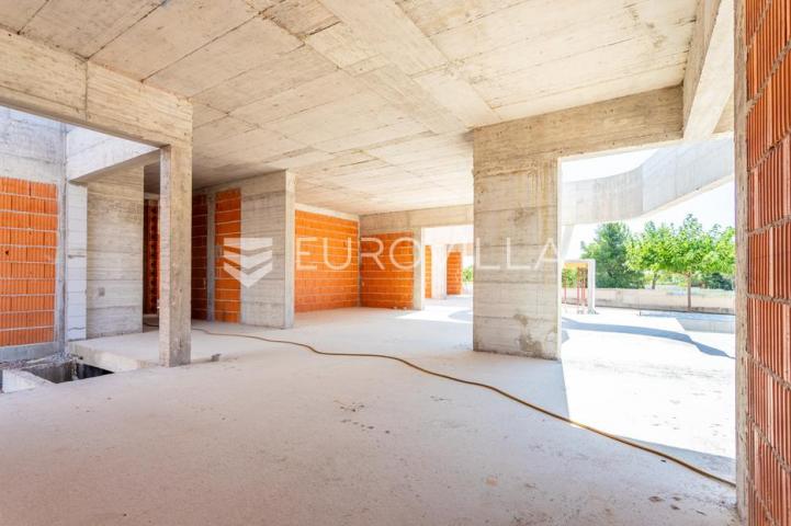 Vodice, prekrasna i prostrana vila s bazenom, 730,25 m²