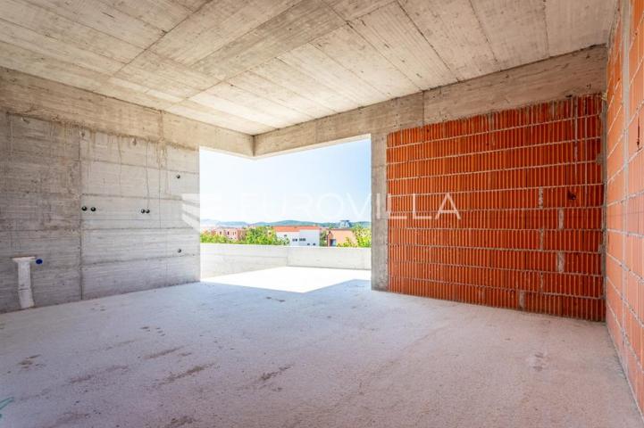 Vodice, prekrasna i prostrana vila s bazenom, 730,25 m²