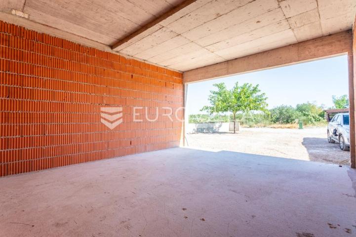 Vodice, prekrasna i prostrana vila s bazenom, 730,25 m²