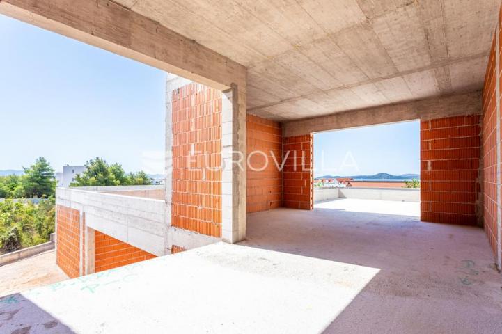 Vodice, prekrasna i prostrana vila s bazenom, 730,25 m²